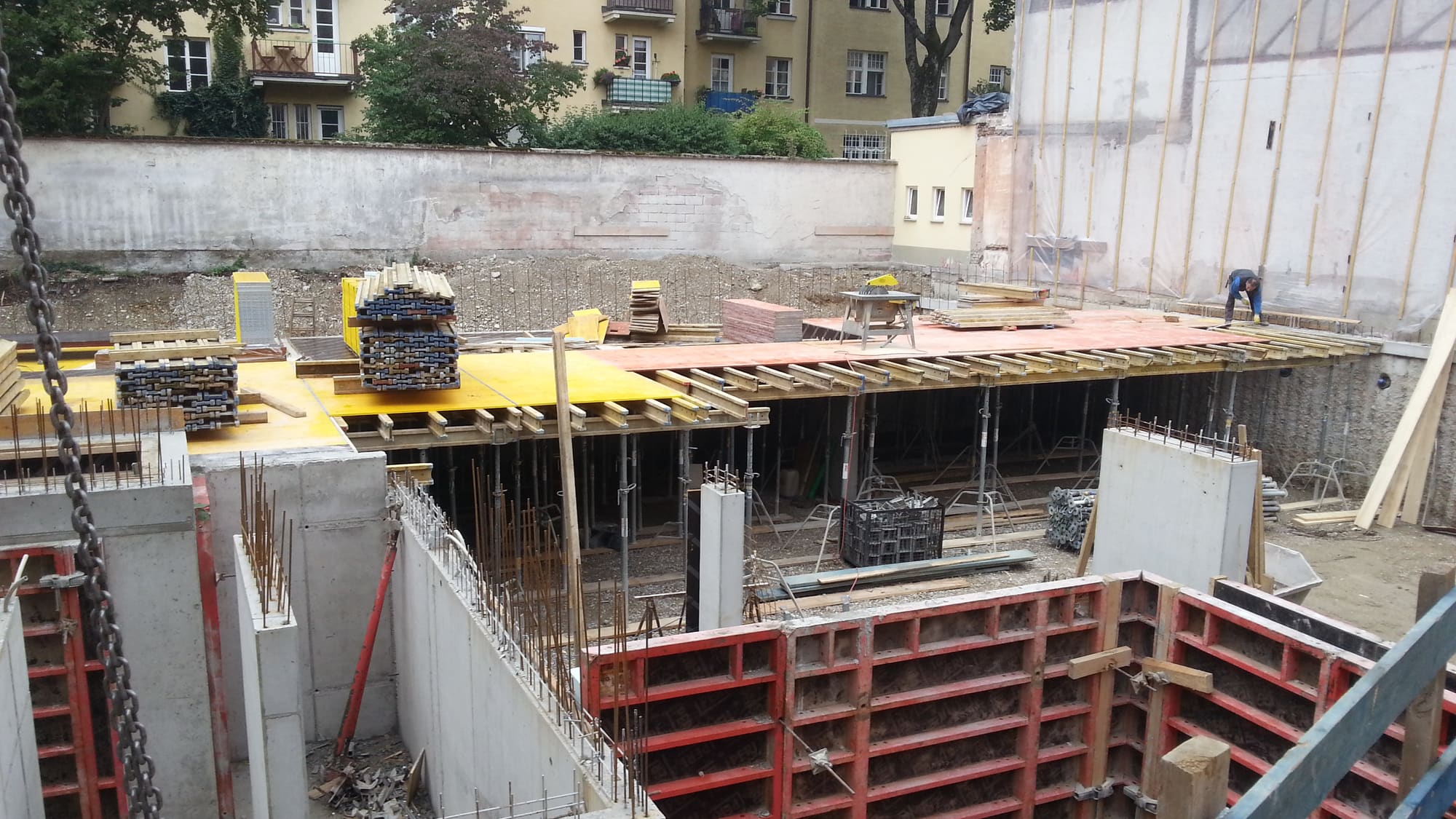 Rohbauarbeiten im engen Innenhof – Wohnungsneubau an der Nymphenburgerstraße