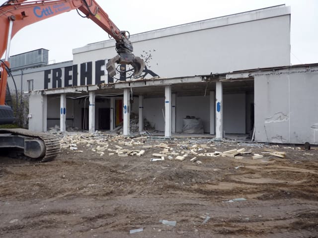 Rückbau von Bauteil C an der Elisabeth-Kohn-Straße – Rückbau · Schadstoffentsorgung