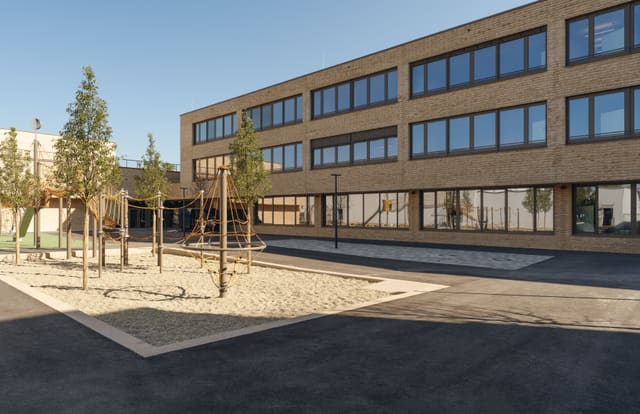 Grundschule Haar: Erweiterung, Turnhalle und Tiefgarage – Umbau, Sanierung und Erweiterung